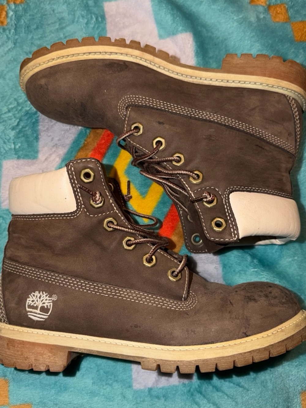 Timberland Kids Brown Nubuck Lace-Up Boots with Cream Collar